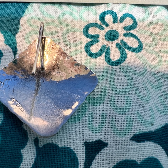 Stuart Nye Hammered Square French Wire Earrings - Picture 2 of 10